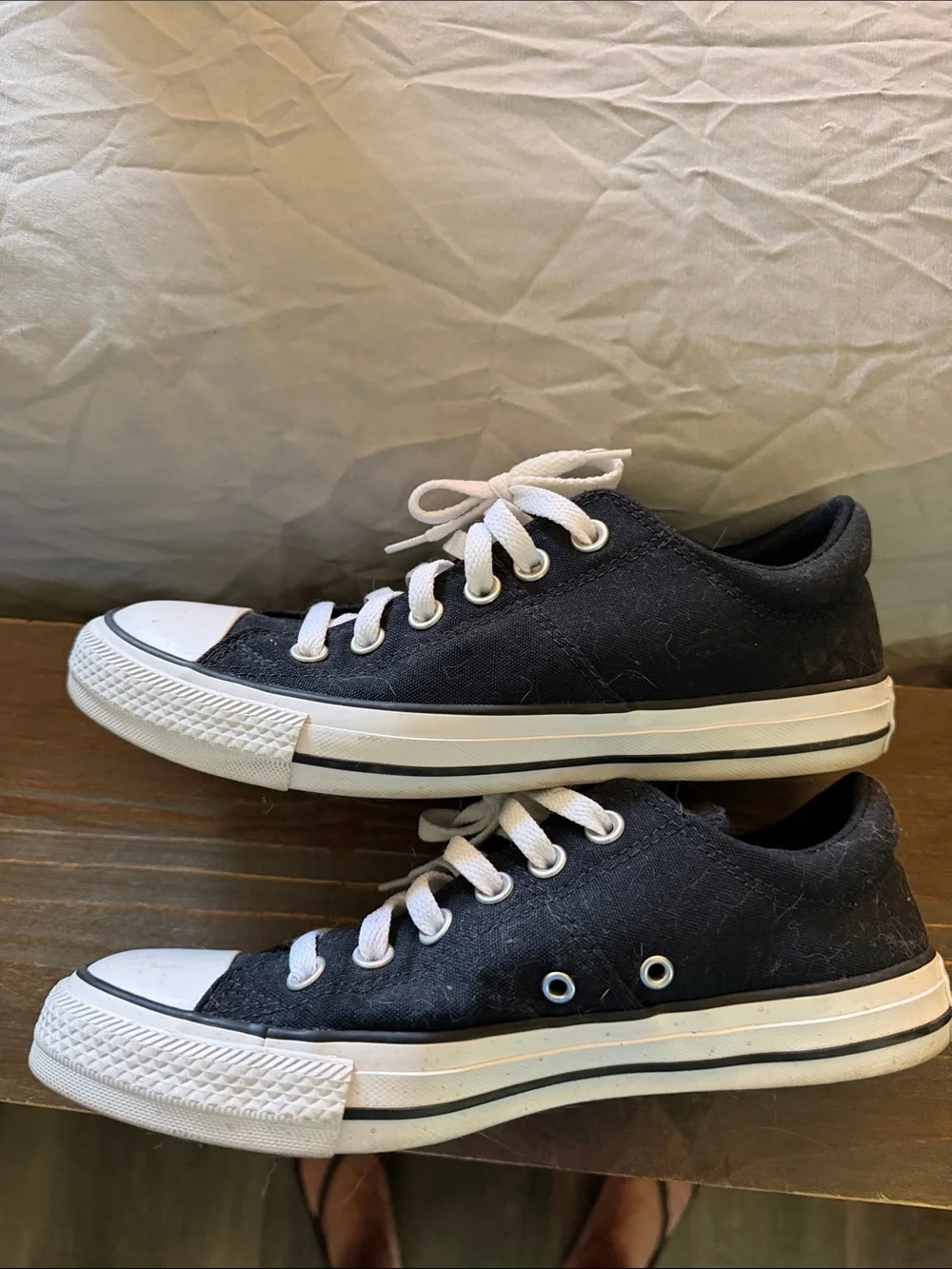 Converse women’s size 8 Black and White Low Top Sneakers